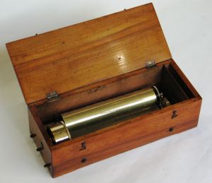 An early &quot;exposed controls&quot; cylinder musical box